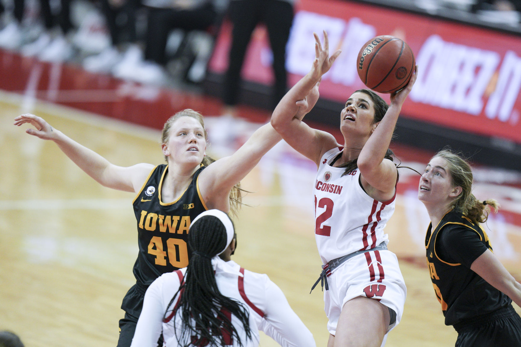Iowa 84, UW 70